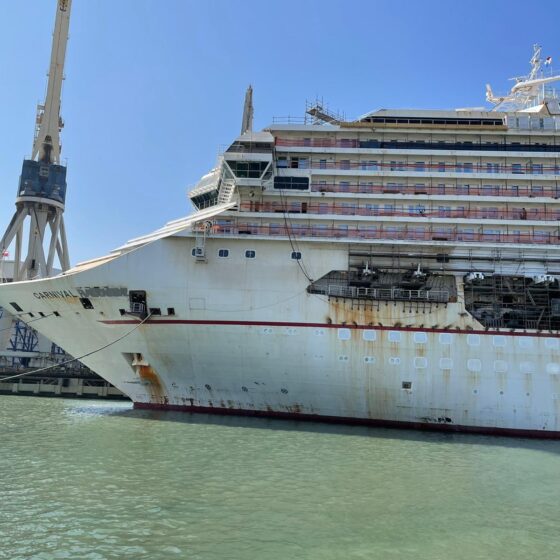 Carnival Victory en Navantia Puerto Real - Lateral