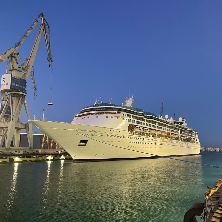 Enchantment of the Seas preparado para partir