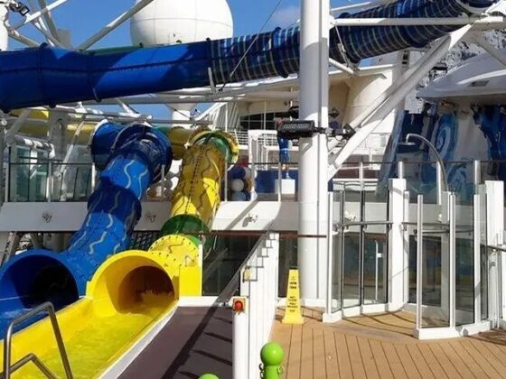 El crucero Explorer of the Seas se va de Cádiz con dos nuevos toboganes