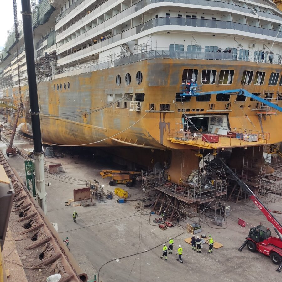 Remodelación y pintado del Carnival Pride 04