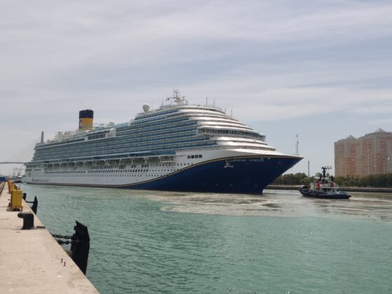 Reconversión del Costa Venezia en Carnival Venezia en Astilleros Navantia de Cádiz 09