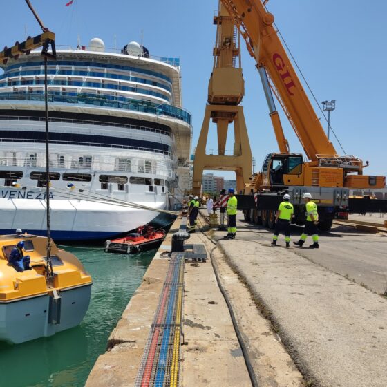 Reconversión del Costa Venezia en Carnival Venezia en Astilleros Navantia de Cádiz 01