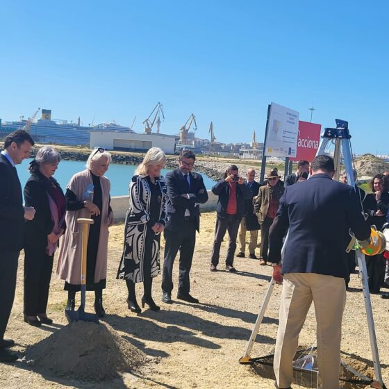 Acto de la colocación de la primera piedra de la nueva terminal de contenedores